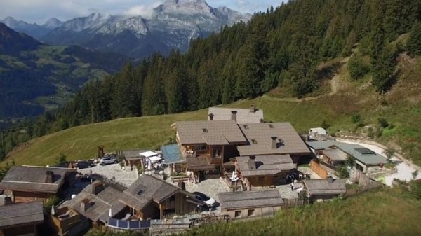 Celebrity French chef sues Michelin guide after being demoted 'for using cheddar'
Celebrity French chef sues Michelin guide after being demoted 'for using cheddar'