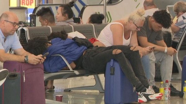 
Holidaymakers thrown out of hotels after Thomas Cook collapse
