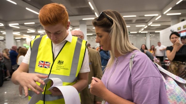 
Holidaymakers thrown out of hotels after Thomas Cook collapse
