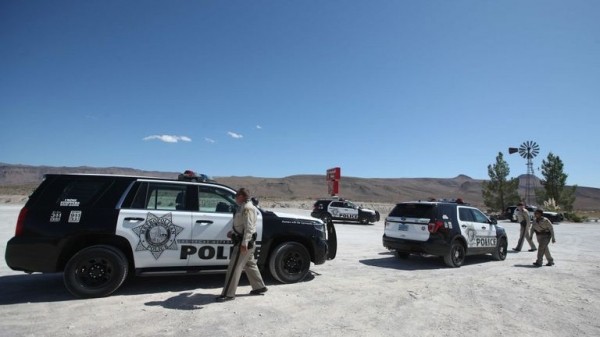 Hundreds of Earthlings descend on Area 51 after internet joke
Hundreds of Earthlings descend on Area 51 after internet joke