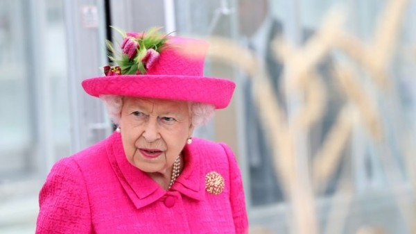 
'More than just a dress': Fashion and the Royal Family
