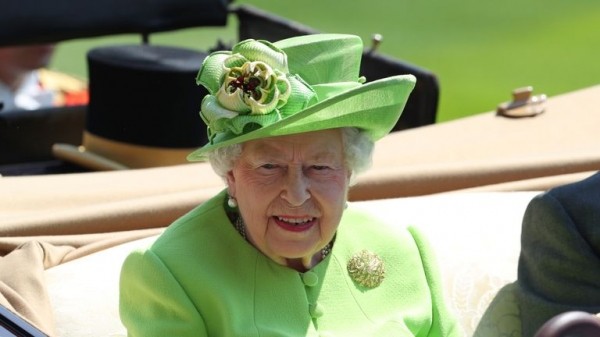 
'More than just a dress': Fashion and the Royal Family
