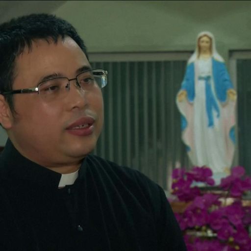 
Essex lorry deaths: Maurice Robinson charged with 39 counts of manslaughter
