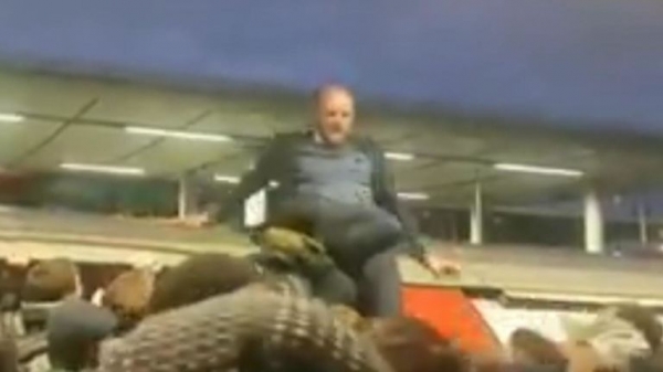 
Extinction Rebellion protester arrested after three hours on Big Ben scaffolding
