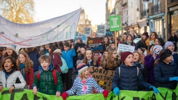 Climate change: Thousands of children skip school to take part in protests
Climate change: Thousands of children skip school to take part in protests