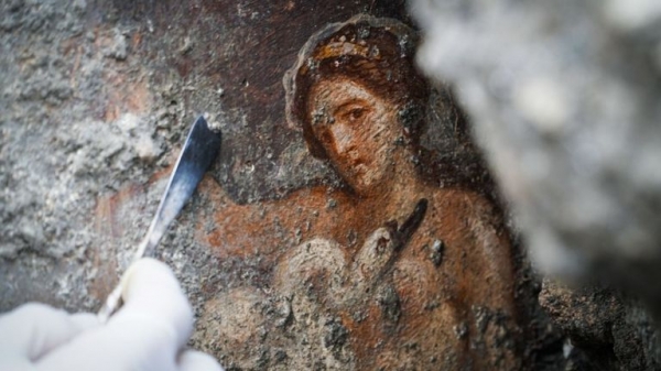 Pompeii unveils erotic Leda and the Swan fresco to the public for first time
Pompeii unveils erotic Leda and the Swan fresco to the public for first time