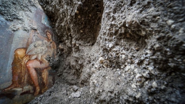 Pompeii unveils erotic Leda and the Swan fresco to the public for first time
Pompeii unveils erotic Leda and the Swan fresco to the public for first time