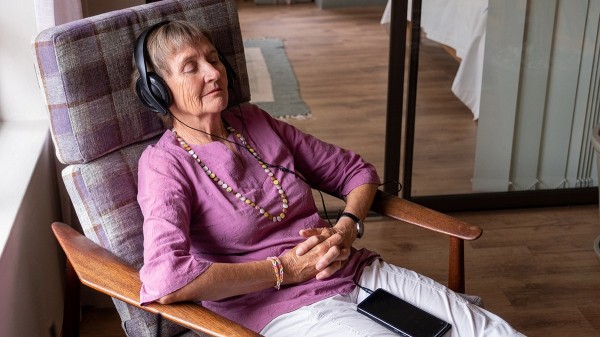 Listening to music after 70 may cut dementia risk by nearly 40%, new study suggests