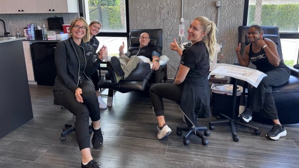 Simon Cowell says he's ‘aging backwards’ thanks to controversial blood-rinsing procedure Simon Cowell says he's ‘aging backwards’ thanks to controversial blood-rinsing procedure